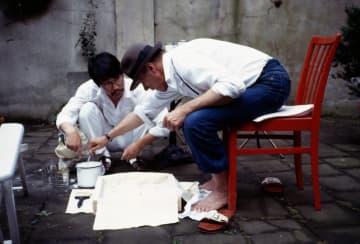 ドキュメント写真を多数初公開！ 「若江漢字とヨーゼフ・ボイス　撮影されたボイスの記録、そして共振」が11月15日～2月23日、『神奈川県立近代美術館 葉山』で開催