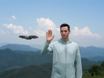 DJI、最軽量ドローン「Neo 2」発表。全方向障害物検知を搭載、手のひら離着陸とジェスチャー操作で安全簡単な空撮体験