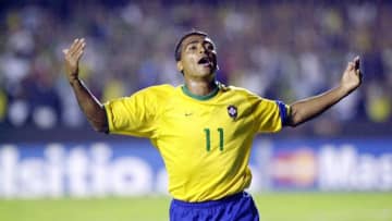 59歳ロマーリオ、37歳年下の女子大学生と破局…すでに「謎のブロンド女性」新恋人の存在も噂に