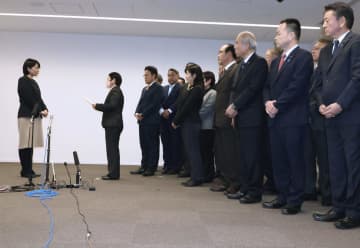 不信任案方針、申し入れ　前橋市長に議会7会派