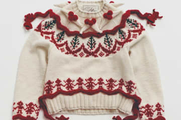 ピリングス25年クリスマス、“小人の妖精やクリスマスツリー”が飛び出すニットセーター