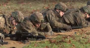 18歳の若者に徴兵検査を義務化　ドイツで新しい兵役制度の方針まとまる