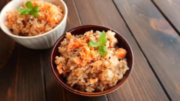 炊飯器におまかせで極うま！失敗知らずの「鮭バター醤油ご飯」の作り方
