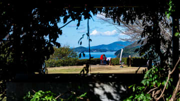 額縁の向うは、リアス式海岸～宇和島城・愛媛県宇和島市～ニッポンを歩こう160