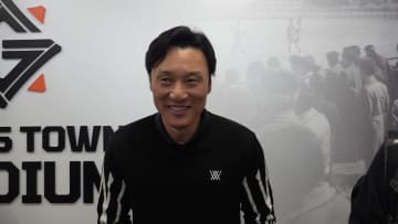 「熱い応援がまだ足りないかな」巨人臨時コーチ・李承燁氏が感じた日本と韓国の野球の違い　キャンプMVPに門脇誠と浅野翔吾