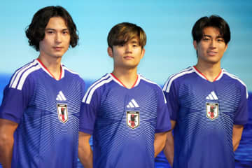 もう見た⁉日本代表MF南野拓実が｢長髪→短髪｣＆FW後藤啓介が｢金髪→黒髪｣にチェンジ！ ガーナ戦前日の変身に｢南野は短髪がガチイケなんよ｣｢こっちの方が似合ってて好き｣