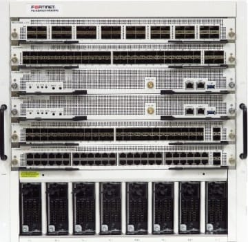 フォーティネット、初のシャーシ型スイッチ「FortiSwitch-AX9000G」を国内先行販売