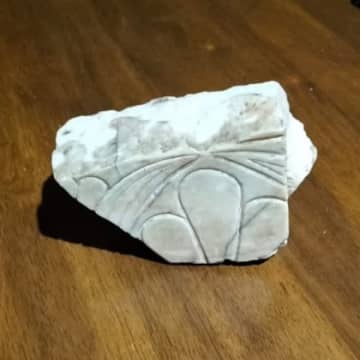 父親が持ち帰ったパルテノン神殿の“破片”は…ギリシャ最古の神殿の“歴史的遺産”だった！