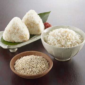 血糖値と腸内環境の改善で再評価される「もち麦」は、ごはんやスープに混ぜて食べたい【時間栄養学的「気になる食品」】