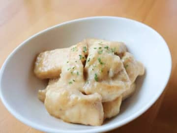 もうパサパサに戻れない！鶏むね肉が驚くほどしっとりする方法。〈幸せテクに注目！〉