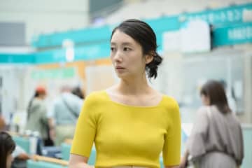 『フェイクマミー』第6話 “薫”波瑠、母に付き添って病院へ　思いがけない人物と出くわす