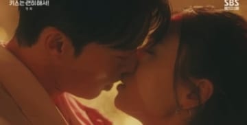 「天変地異のようなキス」で高視聴率スタートとなった韓国ドラマ『ダイナマイト・キス』