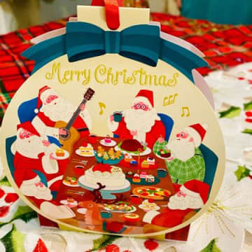 クリスマスギフトにおすすめ！サンタさんもクリスマス会している絵にほっこり〜
