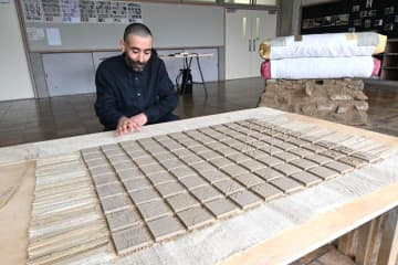 創作スタジオ開放　守谷に現代美術家滞在　選出3作家、独自の表現　16日まで　茨城