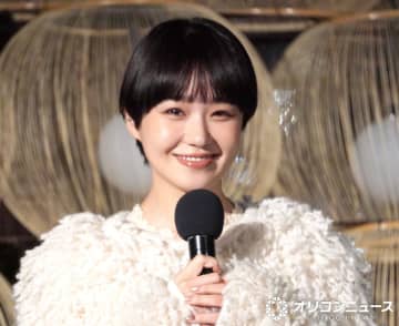 奈緒、伝統工芸ツリーを点灯　「“透ける”は日本らしさ」　「妖精みたい」な衣装で登場