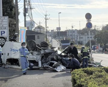 国道51号で多重事故、3人けが 容疑で57歳の男逮捕 「いろいろな車にぶつけた」 香取
