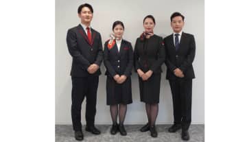 JAL 、客室乗務員・空港スタッフにスニーカー解禁