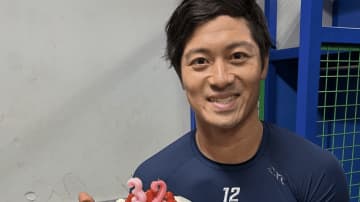 坂本誠志郎、32歳誕生日を森下翔太ら祝福　公開された写真に「どういう状況」「沼に堕ちました」と反響続々