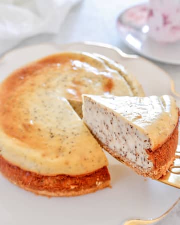 混ぜて焼くだけでしっとり！お菓子研究家Yuriさんの「お豆腐チーズケーキ」5選