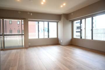 グリーンヒル小石川 6階｜「茗荷谷」駅徒歩7分。自然と利便が寄り添う、穏やかな日常の住まい。1階にスーパーありで至便。陽当たり良好な3方角住戸