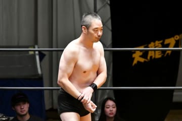 猫と酒をこよなく愛する“鬼武者”佐藤耕平。その男、「おじさん」にして「怪物」なり