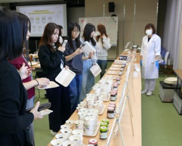 「ごはんですよ！」原料から製造工程まで紹介 桃屋春日部工場で「MOMOフェス」