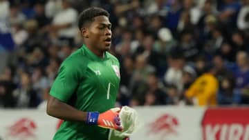 左手骨折の“守護神”鈴木彩艶、日本での手術が成功したとパルマが発表…日本代表復帰は来年3月以降