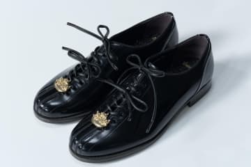 シーロン×ハルタ“星降る夜の猫”シューズ、3匹の子猫付きローファー＆リボンが揺れるボウリングシューズ