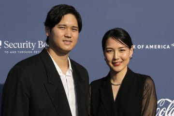 「本当に美しい！」4度目MVP受賞の大谷翔平＆真美子夫人の“レアショット”をドジャース専属カメラマンが公開！ ネット歓喜「心温まる」