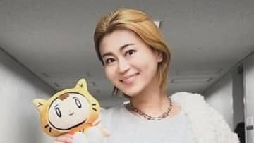 「スーパーモデルみたい」紅白出場決定の氷川きよし リップ際立つ自撮りショット！すらりと美脚際立つ姿に「脚長～い」「スタイル抜群」