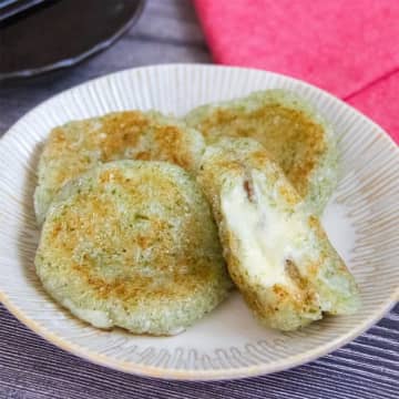 【大根あったら絶対作って！】「手が止まらない」「子供もパクパク食べた」のり塩チーズ大根もちレシピ