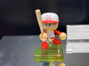 パワプロくんなど「アミューズメント エキスポ 2025」でプライズアイテムが多数展示「ボンバーガール」や「遊戯王」のフィギュアも