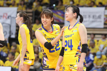 越谷章監督は「将来代表を背負える」と大きな期待 東レ滋賀の高卒ルーキーコンビ 花岡千聡＆結束美南が開幕からメキメキと成長中