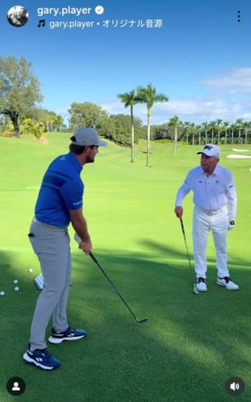 ゴルフ界のレジェンド、ゲーリー・プレーヤーは90歳にして元気はつらつ！ B・デシャンボーに向かってハイキック!?