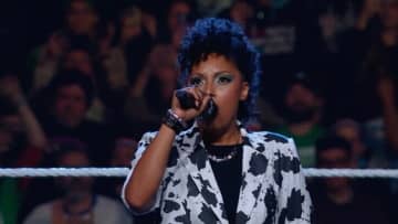 「才能あふれすぎ」美人プロレスリングアナ、まさかの“超絶ドラム技巧”を披露…オアシスの名曲を切れ味鋭く叩きこなす