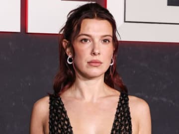 ミリー・ボビー・ブラウン、黒のメッシュドレスで大胆ルック披露　子役時代の印象一新