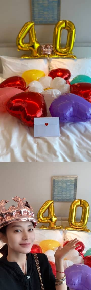 40歳じゃなくデビュー40周年…女優キム・ヘス、サプライズイベントに喜び【PHOTO】