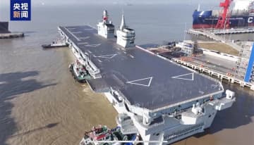 新たな強襲揚陸艦が初の試験航海～中国国営メディア　台湾周辺海域での作戦能力誇示の狙いか