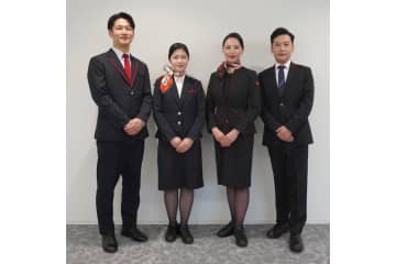 JAL、客室乗務員のスニーカー解禁　空港スタッフも