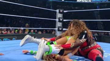 120キロ“超重量級”女子レスラーが受難…恥ずかし固めで相手の臀部が顔に→自身の“ケツ爆弾”も失敗で踏んだり蹴ったり