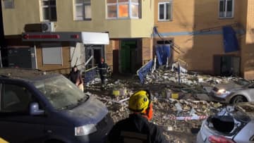 キーウに大規模攻撃で4人死亡・子供2人含む29人負傷　アゼルバイジャン大使館も被害