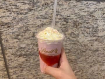 【リンツ】アイスショコラドリンク ストロベリーは可愛くておいしい♡