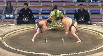 “天才”と称された17歳力士、体重2倍の巨漢相手に衝撃の“秒”決着 館内騒然