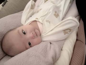 辻希美、次女・夢空ちゃんの“上目遣い”ショットを公開「この笑顔で癒される」