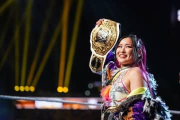 「めちゃ可愛い」人気日本人女子レスラー、お忍び日本滞在で“六本木の女”になる…映えまくり私服オフショットが大反響