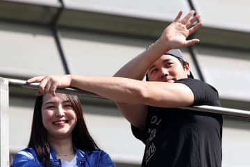 大谷翔平の家族写真に魅了「見てるだけで幸せ」　真美子さん＆デコピンに示した愛情「伝わる」