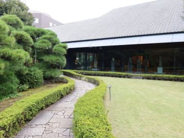 【南青山】根津美術館 在原業平生誕1200年記念特別展「伊勢物語―美術が映す王朝の恋とうた―」と錦秋の庭園
