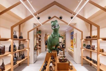 コーチの体験型ストア「コーチ プレイ 大阪」心斎橋に、チャームやストラップをカスタマイズ