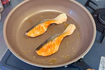 小倉優子がやっている「鮭の最高においしい食べ方」　フライパンでこれなら簡単