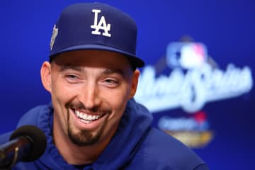 「デカい車が似合う」ドジャース・スネルが披露した“黒の愛車”にファン反響「イケてる」「完全にLAって感じ」